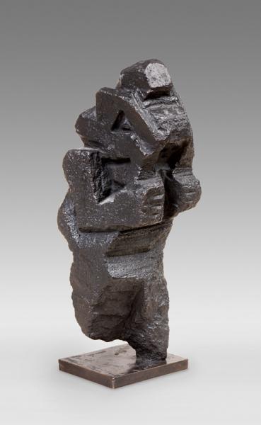 Homme portant un enfant